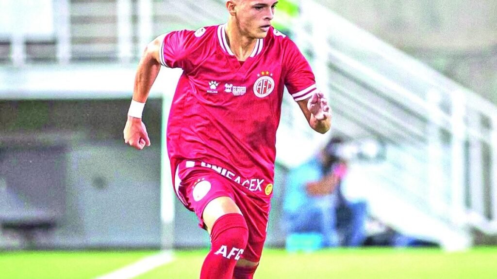 América renova com Henrique até 2027 e empresta meia para o Alecrim