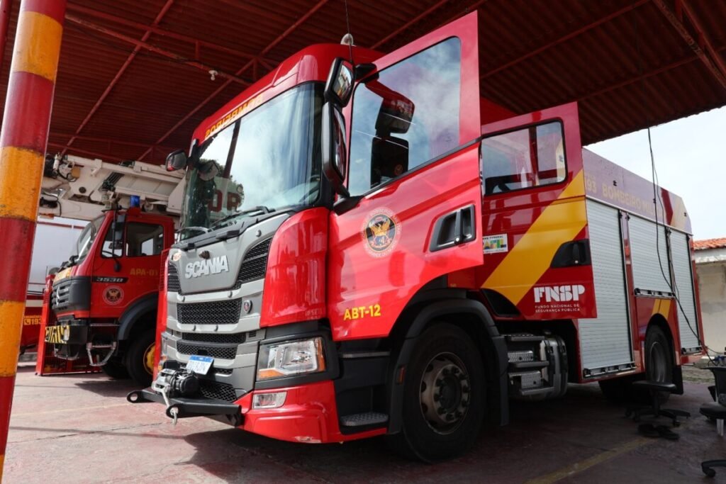 Bombeiros controlam incêndio dentro da Prefeitura de São Gonçalo