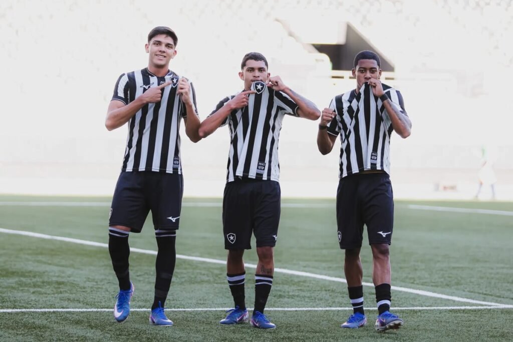 Botafogo usa mecanismos de incentivo fiscal para direcionar investimentos à base; entenda estratégia