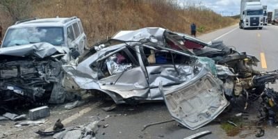 Colisão frontal envolvendo dois carros deixa um morto e outros feridos em Riachuelo