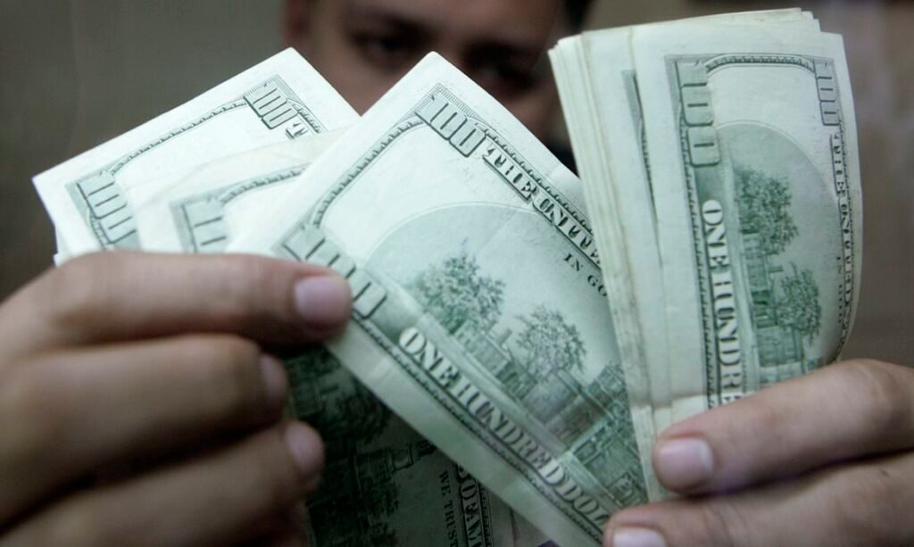 Dólar aproxima-se de R$ 5,17, com notícias do exterior e eleições