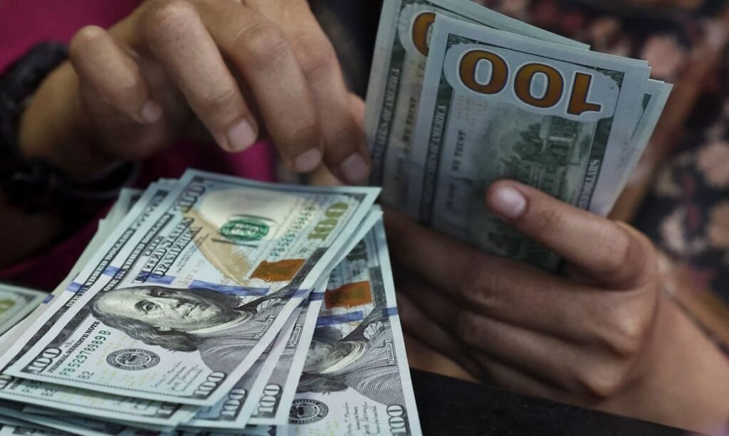 Dólar sobe para R$ 5,22 e atinge maior nível desde março