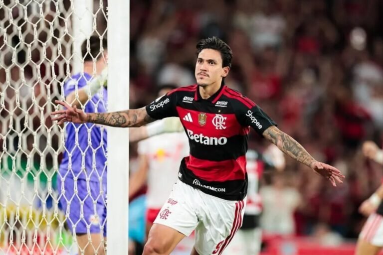 Flamengo vence Red Bull Bragantino por 2 a 1 e abre vantagem na liderança