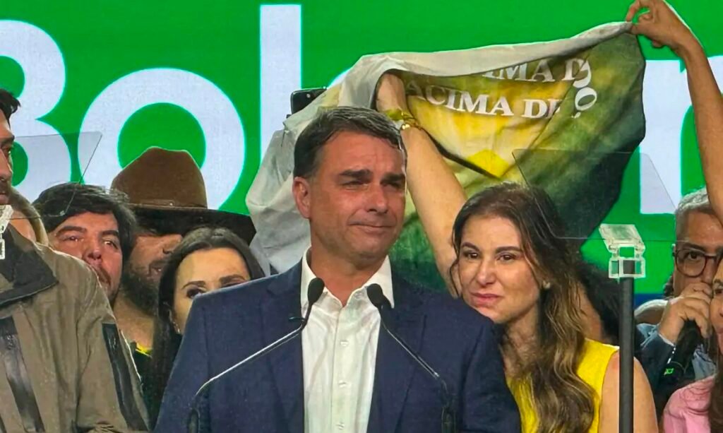 Flávio usou jatinho ligado a Vorcaro em viagem em 2025, diz revista