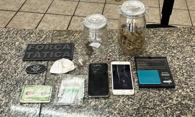 Força Tática fecha ‘boca de fumo’ no bairro Teimosos e prende jovem com cocaína e skunk em Mossoró