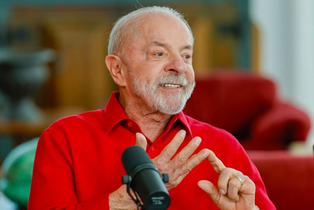Lula diz que "Flávio não é ninguém" durante ato em Minas Gerais
