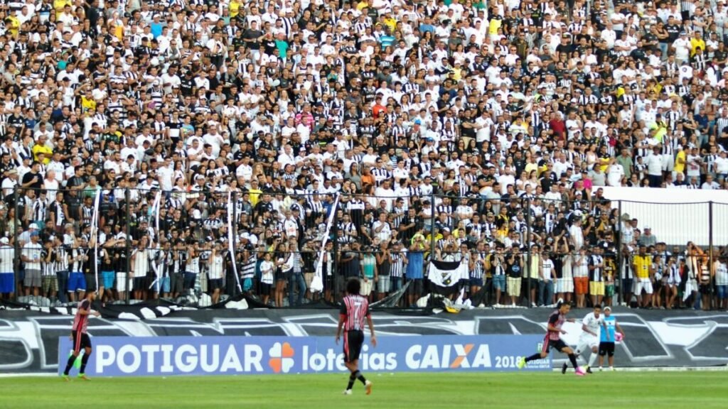 Matheus Alves assina pré-contrato e segue no ABC em 2027, e clube retoma obras no Frasqueirão