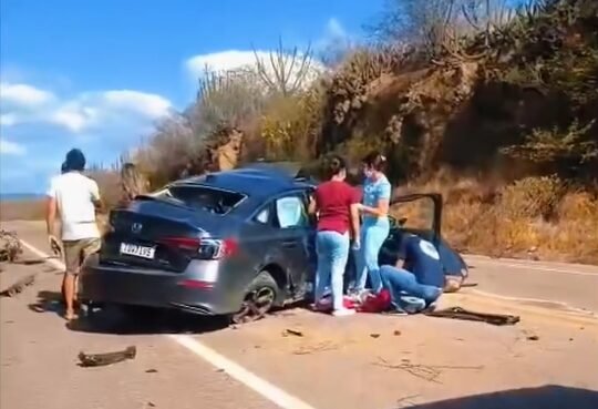 Mulher morre em colisão horas depois de outro acidente fatal na BR-304