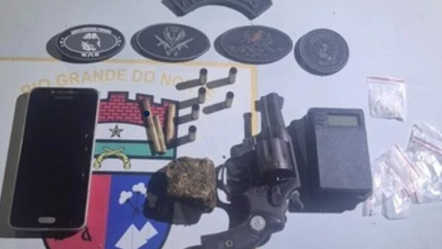 Polícia encontra revólver e drogas em residência durante operação em Brejinho