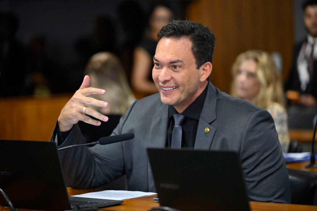 Styvenson sugere que políticos com patrimônio menor do que o dele gastam com crack