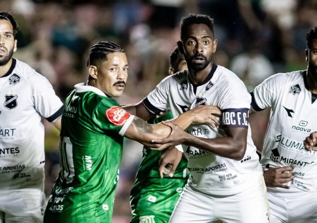 ABC confirma permanência do zagueiro Wellington Carvalho para 2027