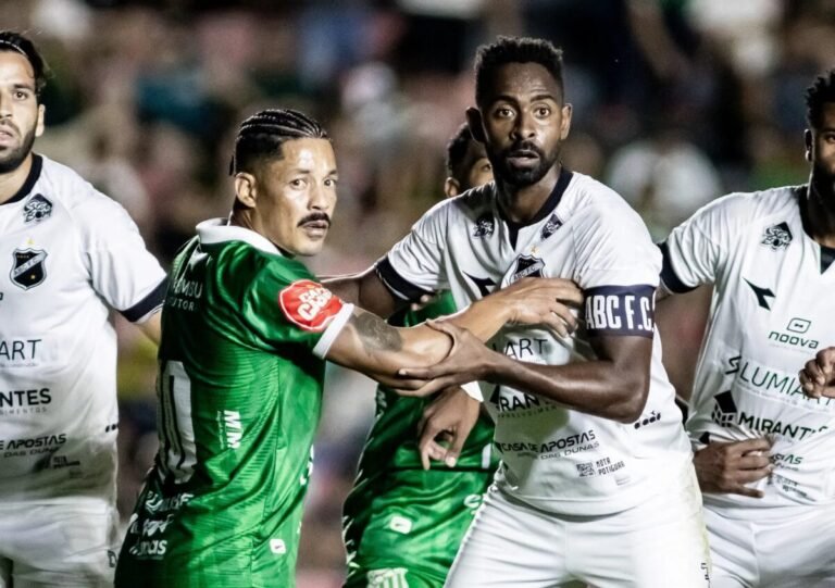 ABC confirma permanência do zagueiro Wellington Carvalho para 2027