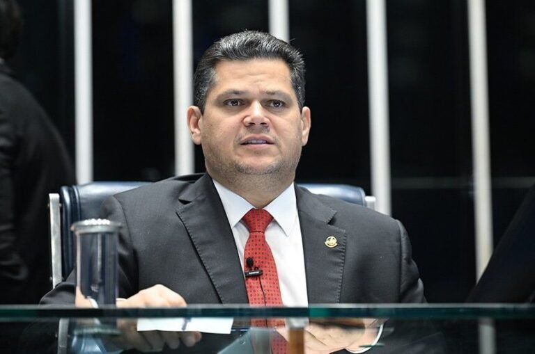 Alcolumbre pauta votação da PEC do fim da escala 6x1 para próxima quarta-feira