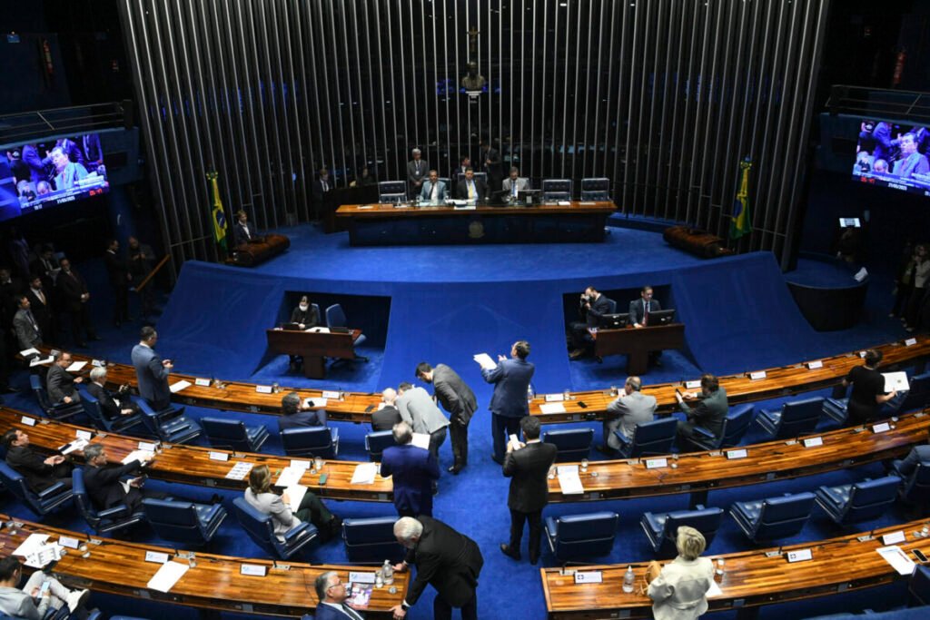 Alcolumbre tira PEC da Segurança de pauta após divergências sobre maioridade penal