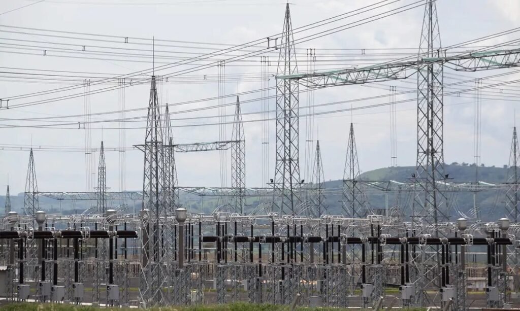 Aneel prevê três leilões de transmissão de energia em 2027