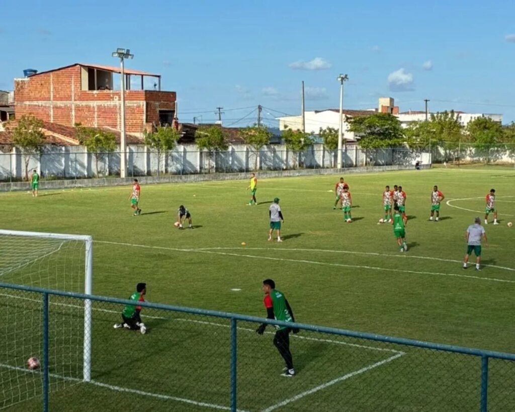 Câmera fora do estádio: laje de casa em construção vira "cabine" para transmissão do Campeonato Potiguar