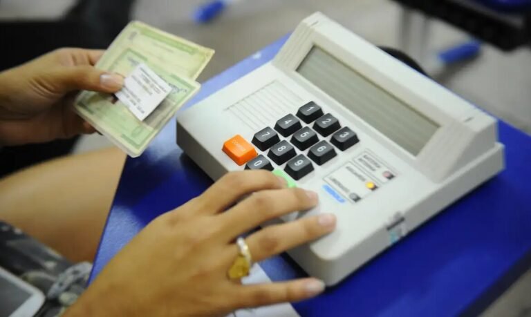 Cerca de 158,7 milhões de eleitores vão às urnas em todo o país
