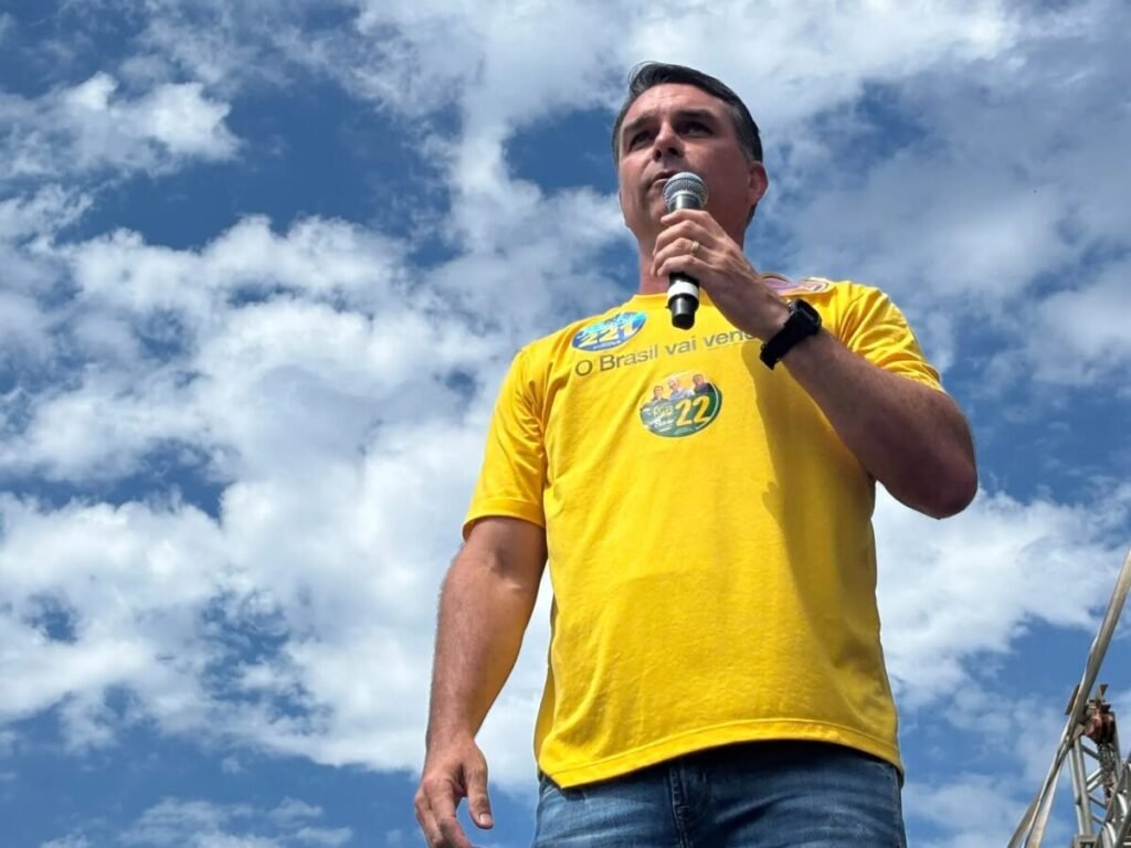Depois de Lula, Flávio Bolsonaro diz ser prejudicado pela Meta e pede para TSE proibir impulsionamento de posts negativos