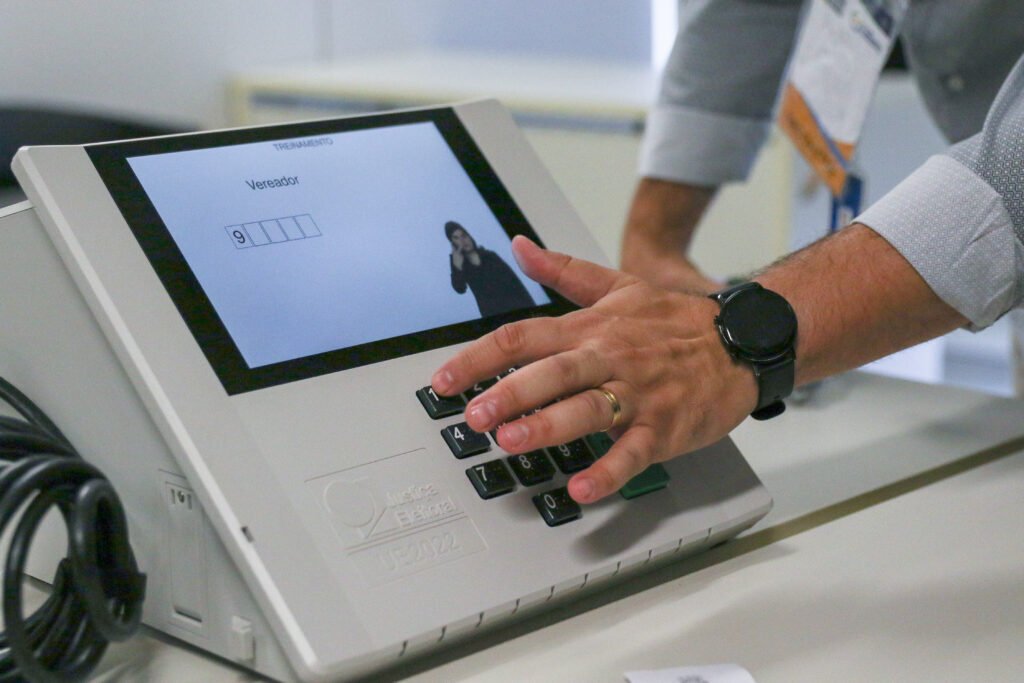 Eleições no RN: veja documentos, horário, ordem de votação e regras para celular