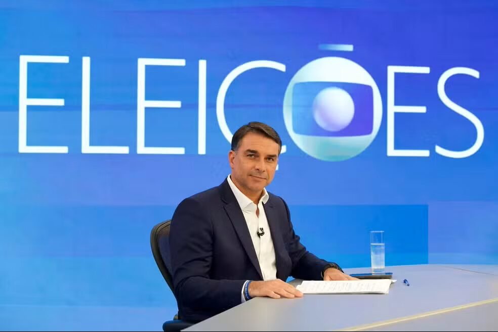 Flávio Bolsonaro desiste de participar do debate da Globo