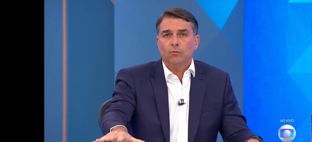 Flávio Bolsonaro promete guerra às facções e fim da reeleição