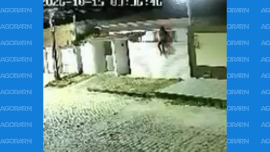 “Homem-Aranha do Mal” invade casas e furta objetos na Zona Norte de Natal