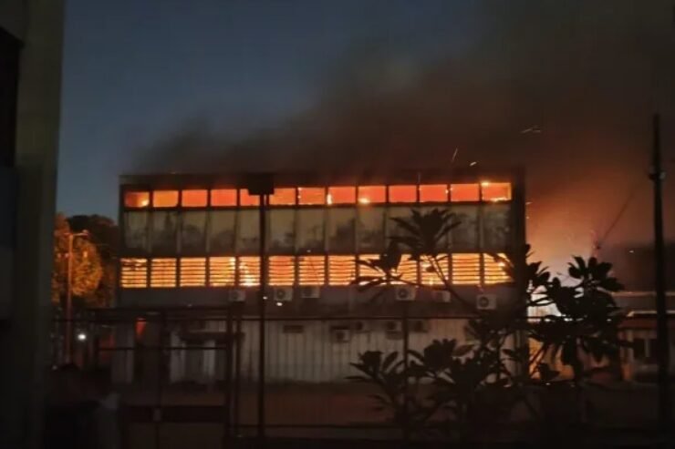Incêndio atinge prédio da Universidade Federal de Pernambuco
