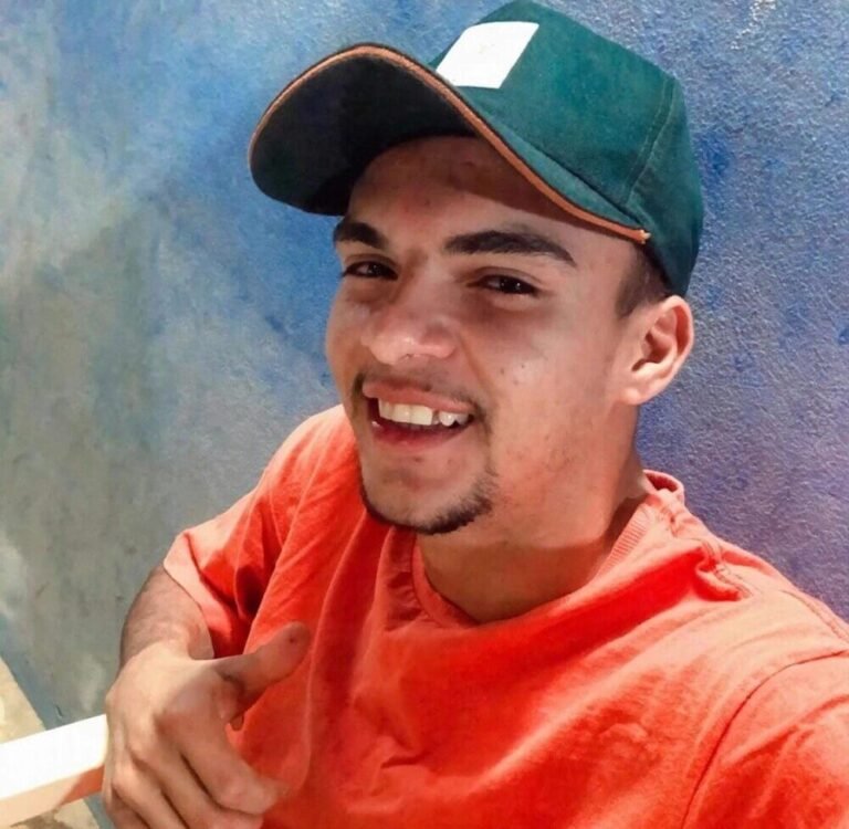 Jovem de 22 anos morre após colidir moto contra canteiro central em Baraúna-RN