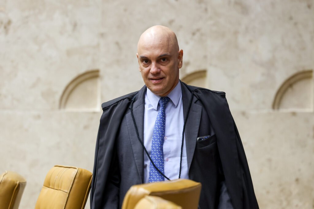 Moraes determina inclusão de Eduardo Bolsonaro no banco de mandados de prisão