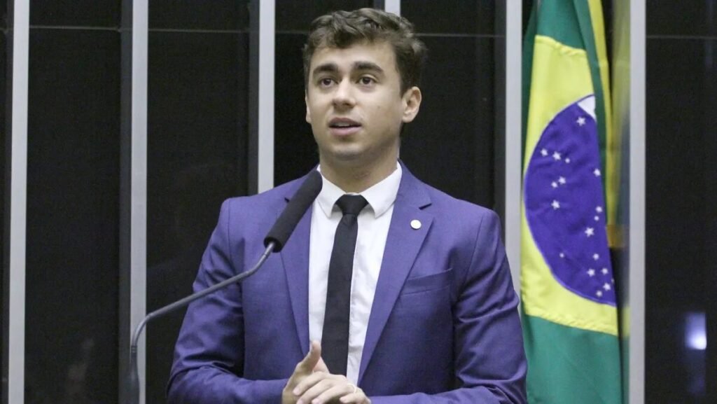 Nikolas ironiza internação de Janones na UTI e questiona atendimento fora do SUS