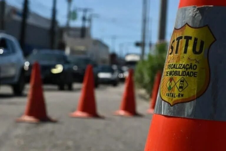 Nova lei exige aviso prévio de 72 horas para interdições de vias em Natal