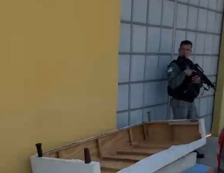 Policiais Militares ajudam família que se mudou as pressas após ser ameaçada no bairro Belo Horizonte, em Mossoró