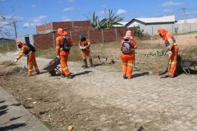 Prefeitura realiza mutirões de limpeza nos bairros Cidade Verde e Cidade Oeste