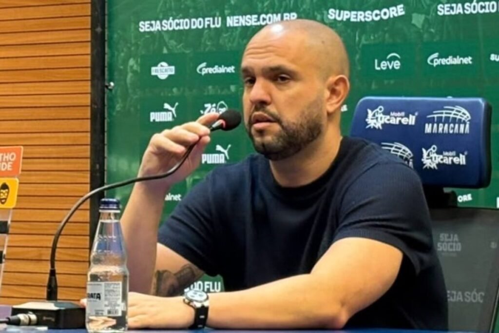 Presidente do Fluminense detona arbitragem contra o Flamengo: "Um lixo, uma m..."