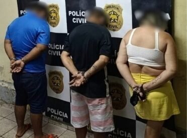 PRF prende em Mossoró dois homens e uma mulher com arma de fogo, explosivos e veículo roubado
