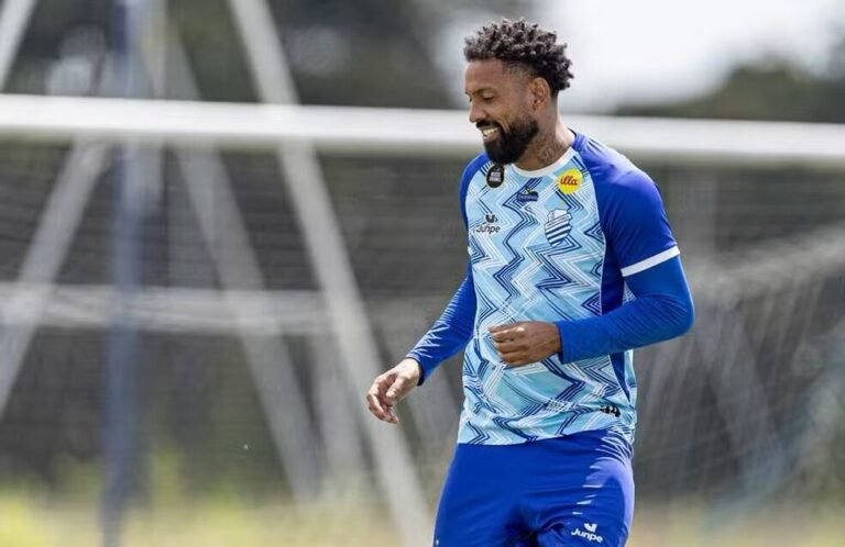 QFC contra meia Everton Heleno, ex-CSA e Sousa, para 2027