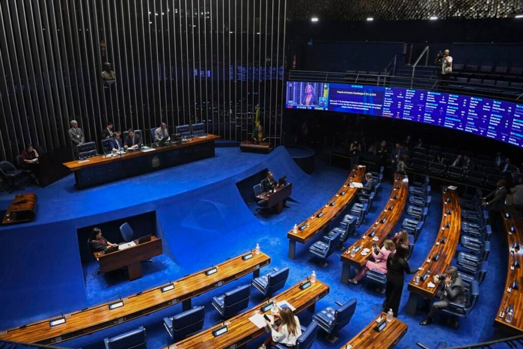 Senado começa a votar PEC que prevê o fim da escala 6x1