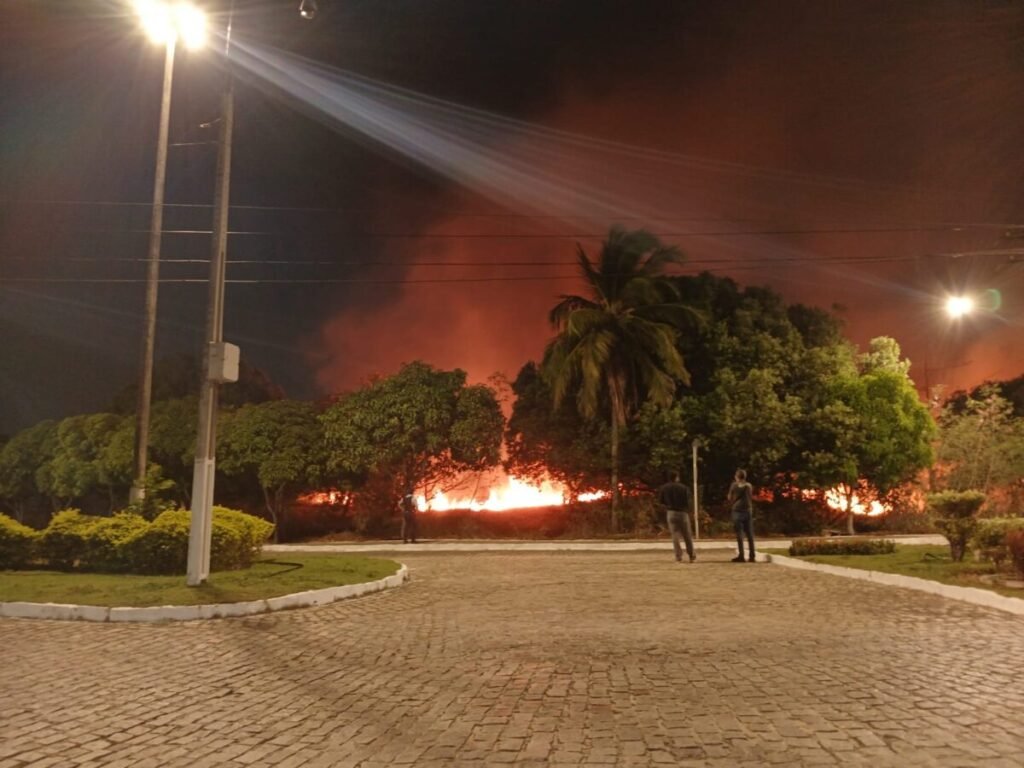UFRN se pronuncia sobre incêndio próximo à Reitoria e confirma que não houve feridos