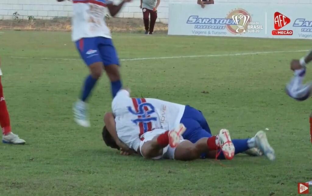 Virou UFC? Jogadores trocam agressões em jogo pela Copa do Brasil Sub-20